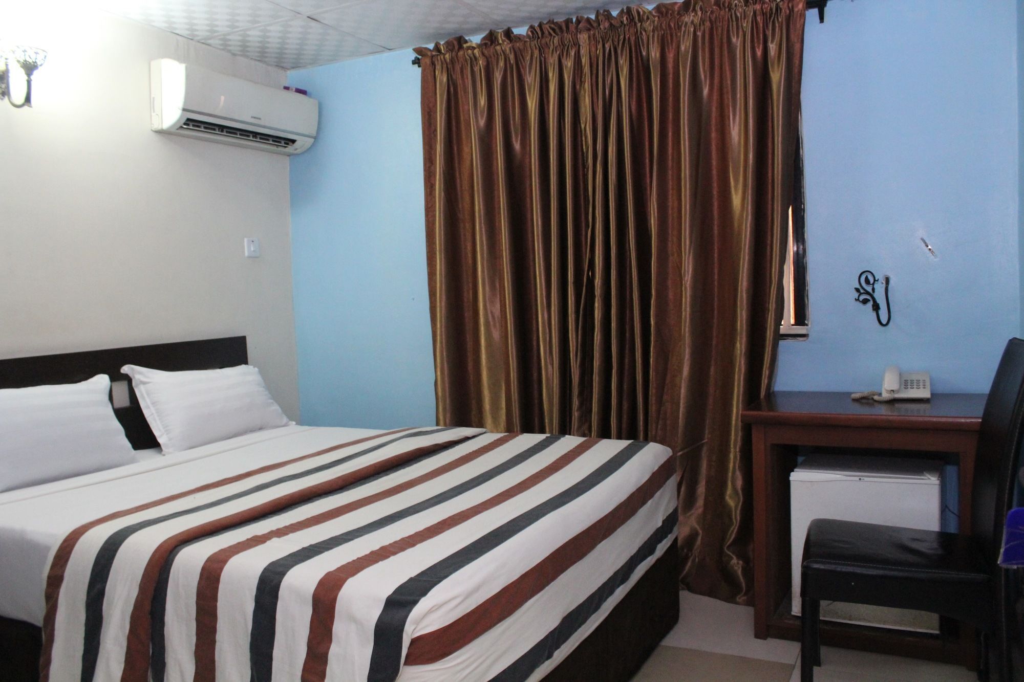 Bluespring Hotel Maryland Extérieur photo